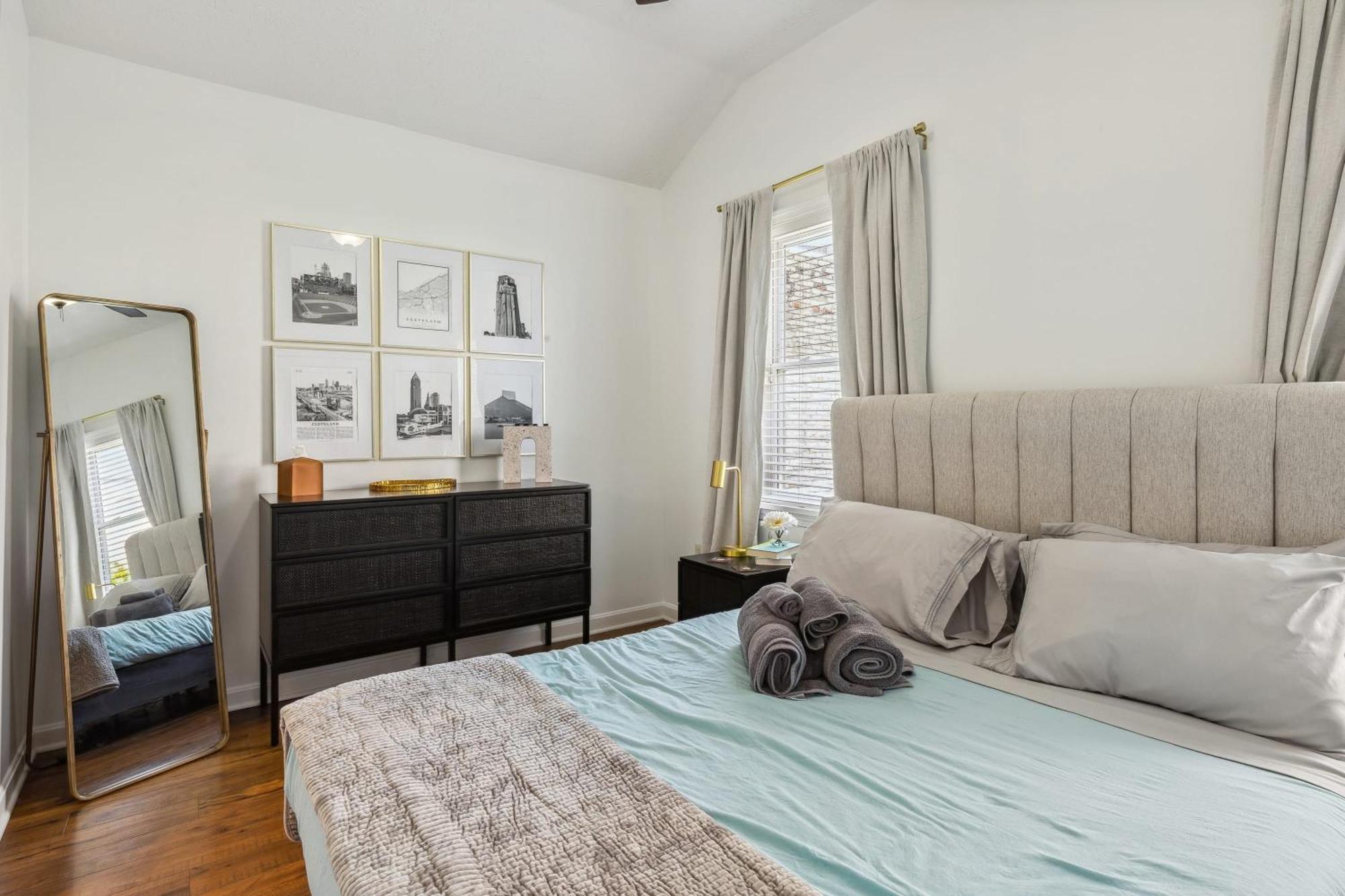 Newly Renovated Tremont Treasure I Cozy + Modern Villa Cleveland Luaran gambar