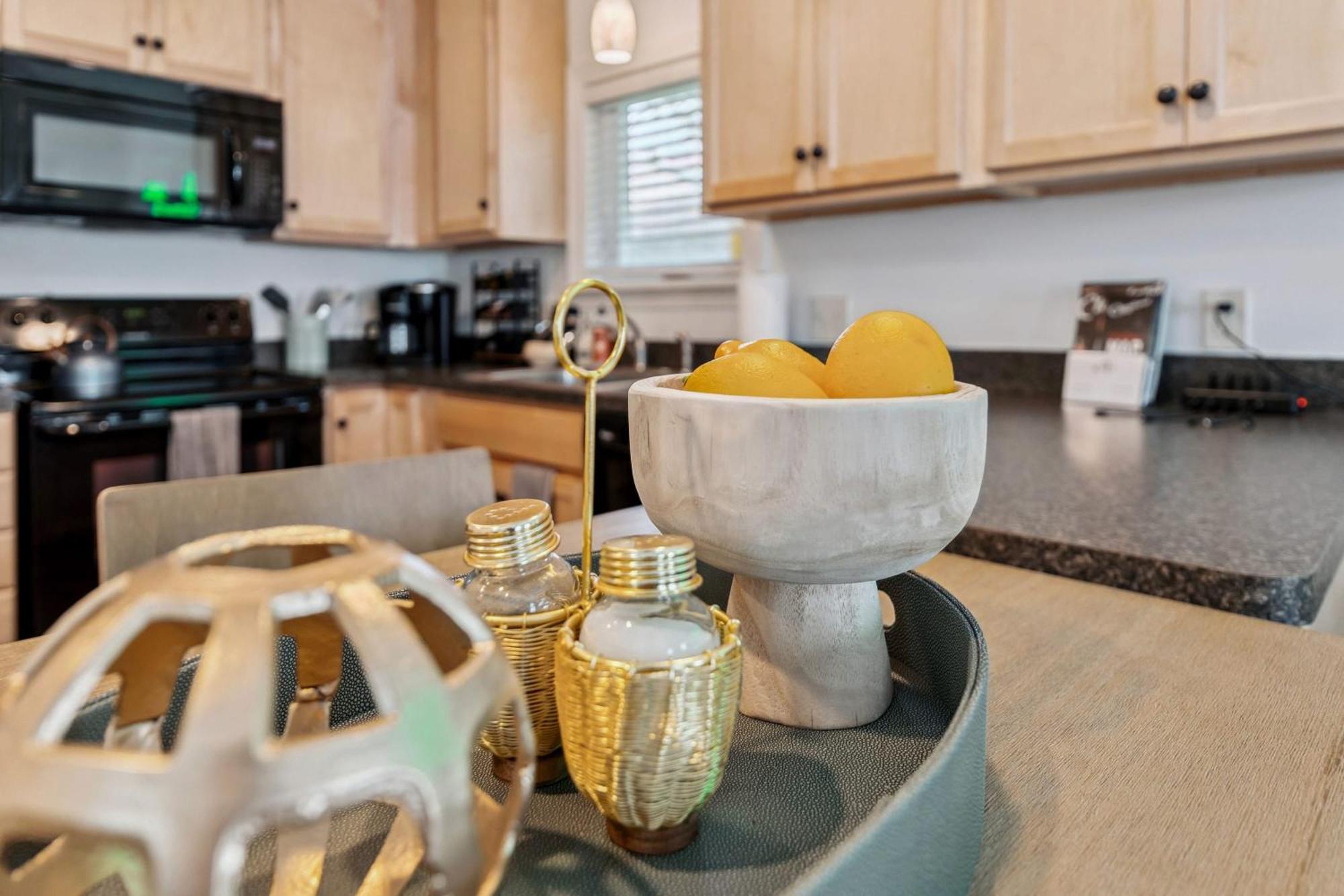 Newly Renovated Tremont Treasure I Cozy + Modern Villa Cleveland Luaran gambar