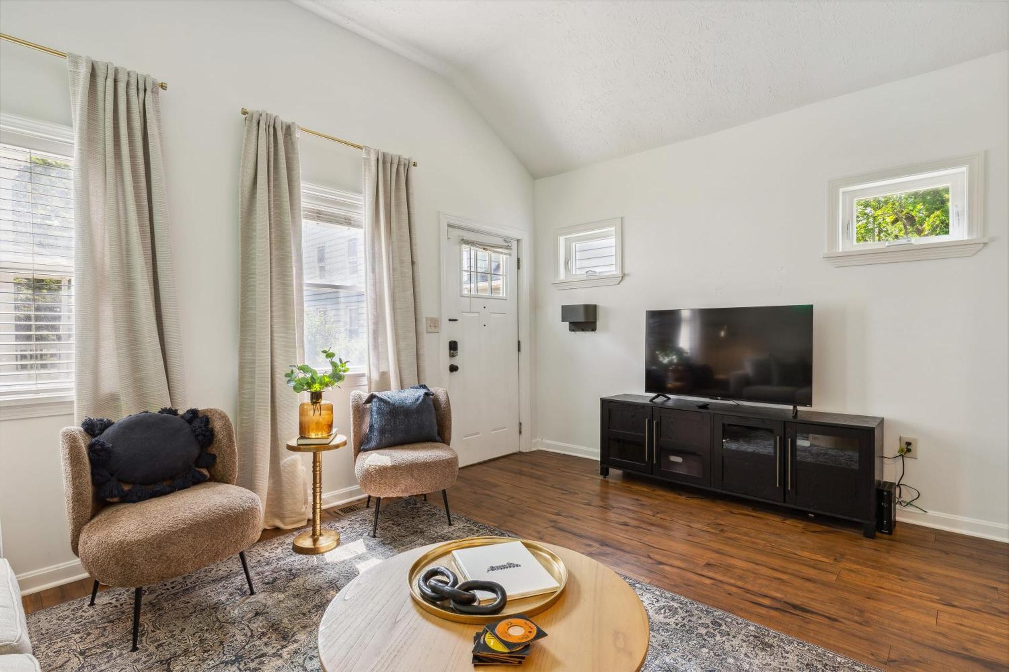 Newly Renovated Tremont Treasure I Cozy + Modern Villa Cleveland Luaran gambar