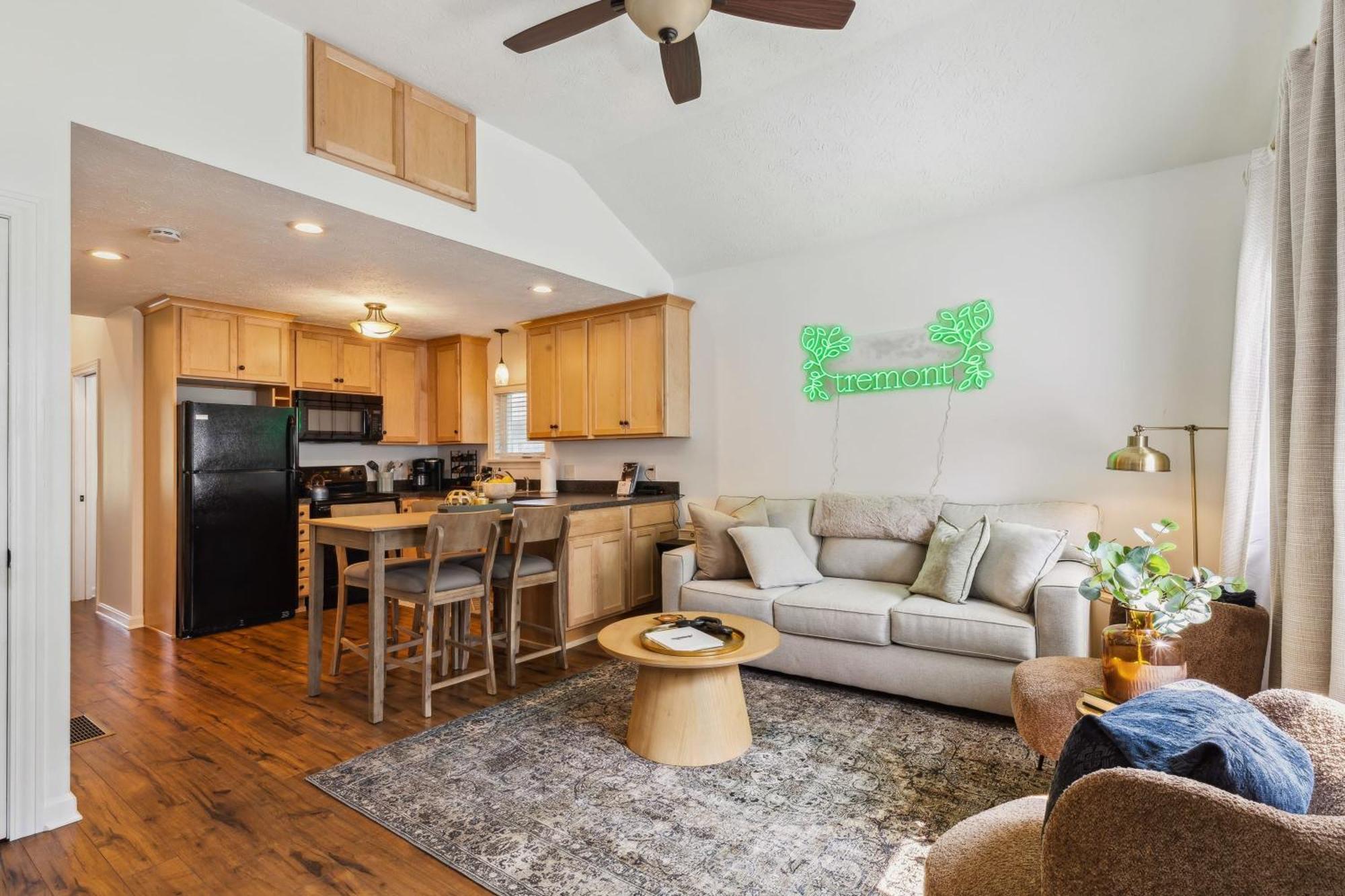 Newly Renovated Tremont Treasure I Cozy + Modern Villa Cleveland Luaran gambar